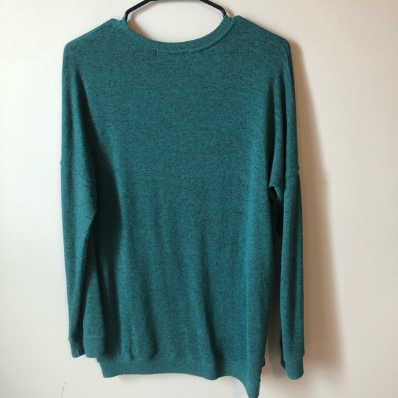 Soft long sleeved top with keyhole front - Picture 3 of 4